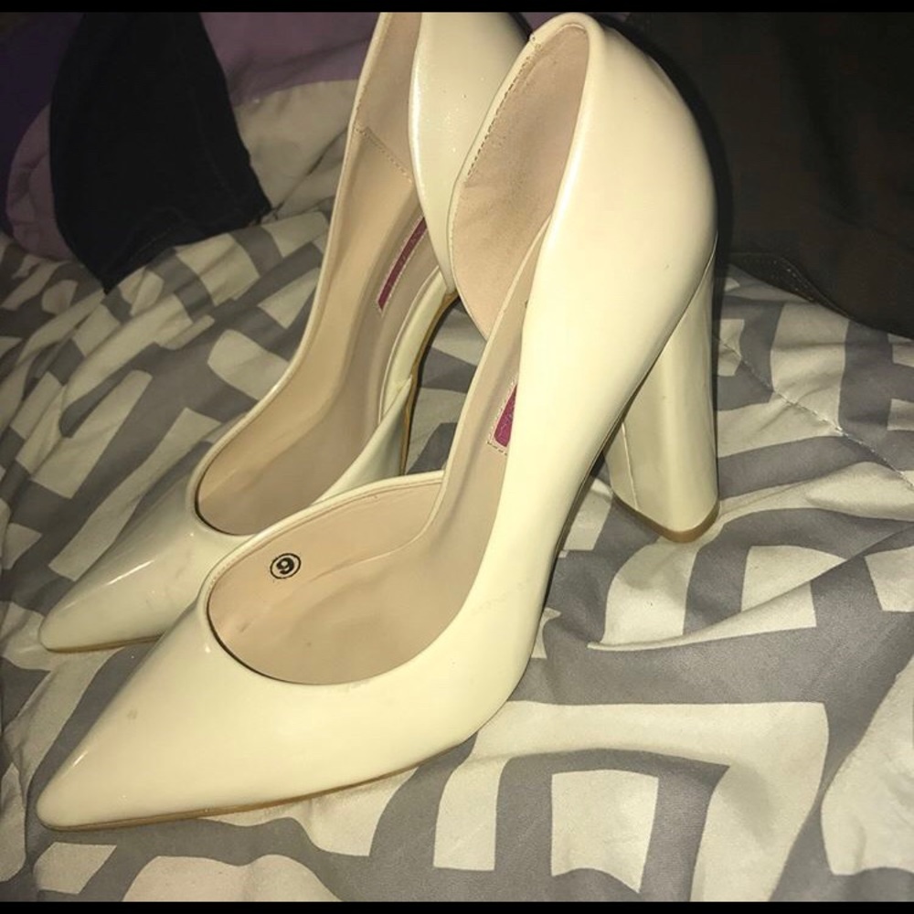 C label heels
